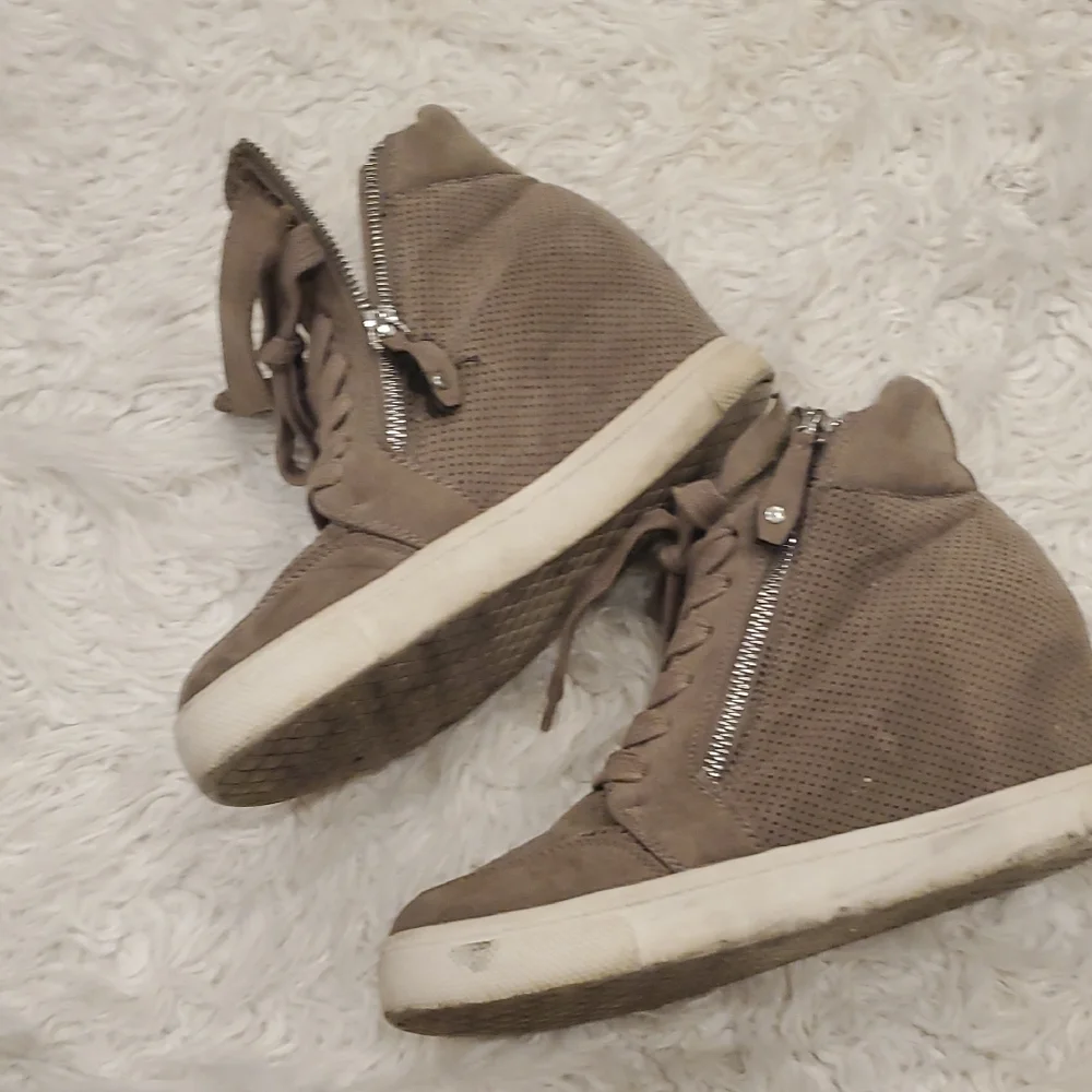 Steve Madden| Womens Londyn Stylish Brown Wedge Sneakers - Picture 9 of 10